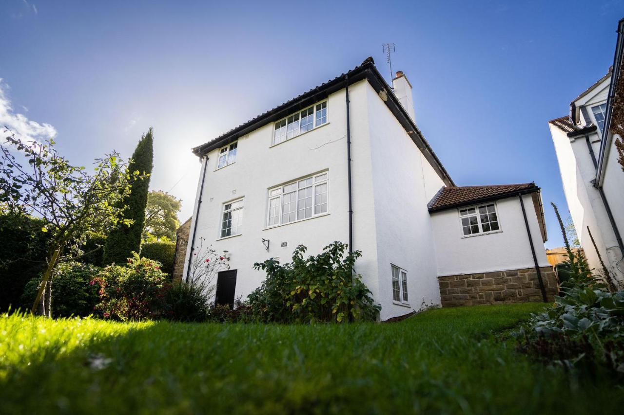 Beautiful Detached Home In Quaint Village Setting 웨더비 외부 사진